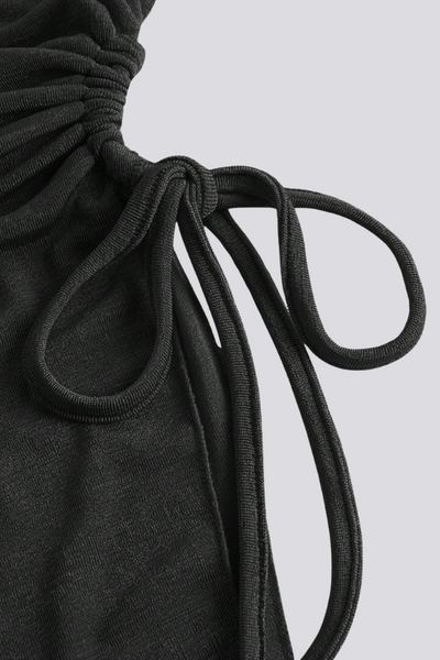 Top Preta Tubular com Bainha Assimétrica,