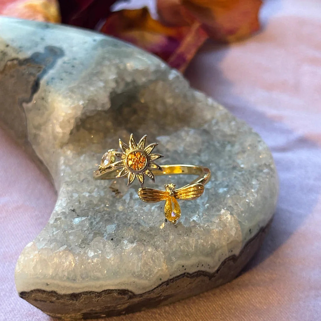 Anel Flor & Abelha(COMPRE 1 E LEVE UM BRINDE)