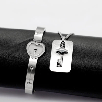 Pulseira Bracelete Cadeado Cravejado + Colar Chave para Casal